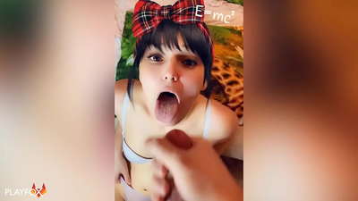 High school meisje krijgt haar eerste sperma in haar mond van een klasgenoot