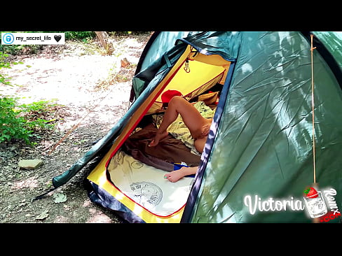 ❤️ Gefilmd op camera Gepassioneerd aftrekken Vreemdeling in een tent ❤️ Fuck video at nl.sexera.ru ﹏