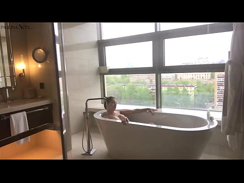 ❤️ Enorme babe die hartstochtelijk haar poesje aftrekt in de badkamer ❤️ Fuck video at nl.sexera.ru ﹏